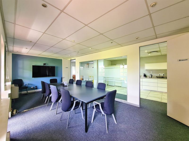 226m2 Modern Office to Let in Fourways Golf Park - Photo 7