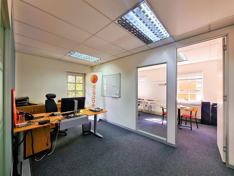 226m2 Modern Office to Let in Fourways Golf Park - Photo 10