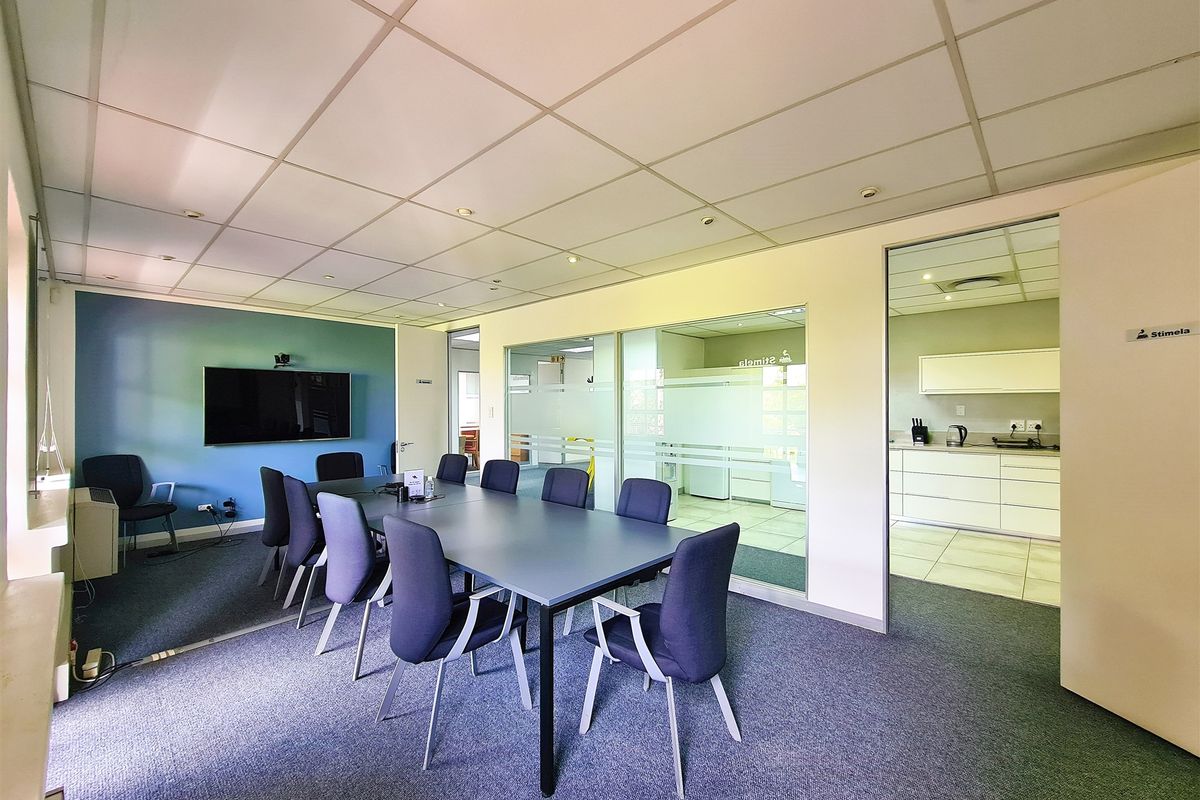 226m2 Modern Office to Let in Fourways Golf Park - Photo 3