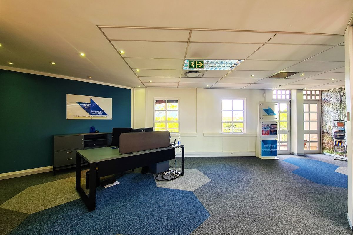 226m2 Modern Office to Let in Fourways Golf Park - Photo 2