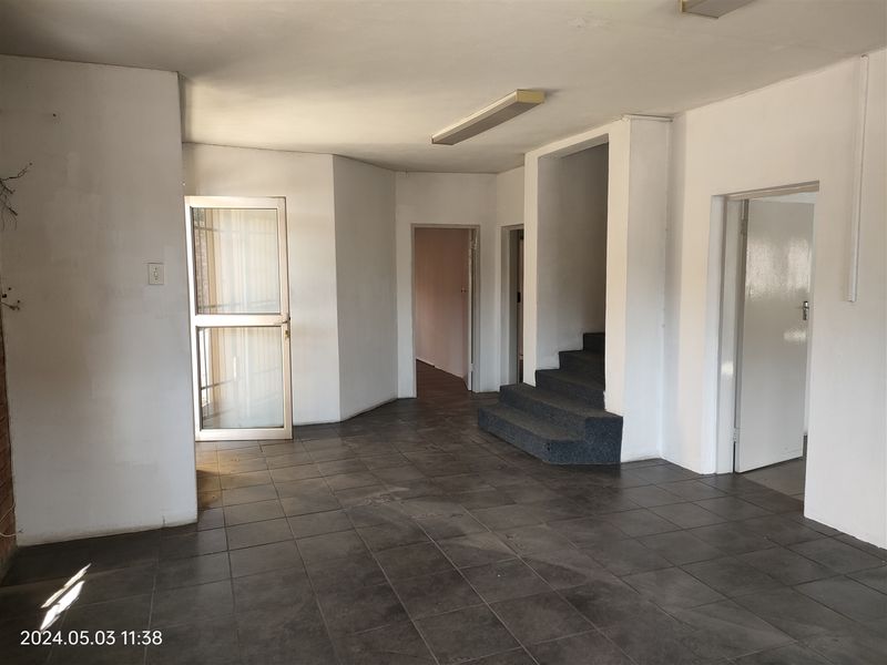 504m2  Warehouse  - TO LEASE - Photo 6