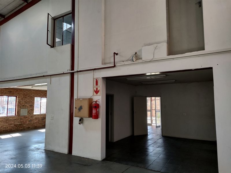 504m2  Warehouse  - TO LEASE - Photo 5