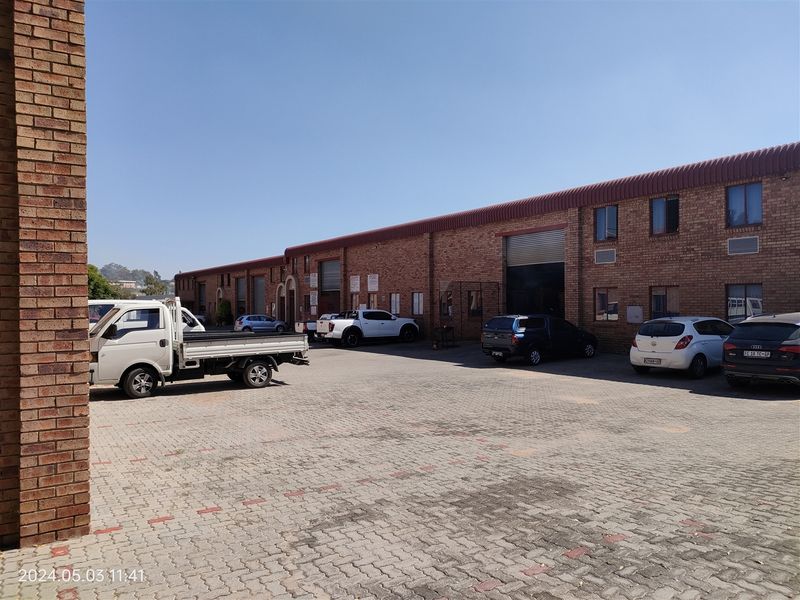 504m2  Warehouse  - TO LEASE - Photo 3