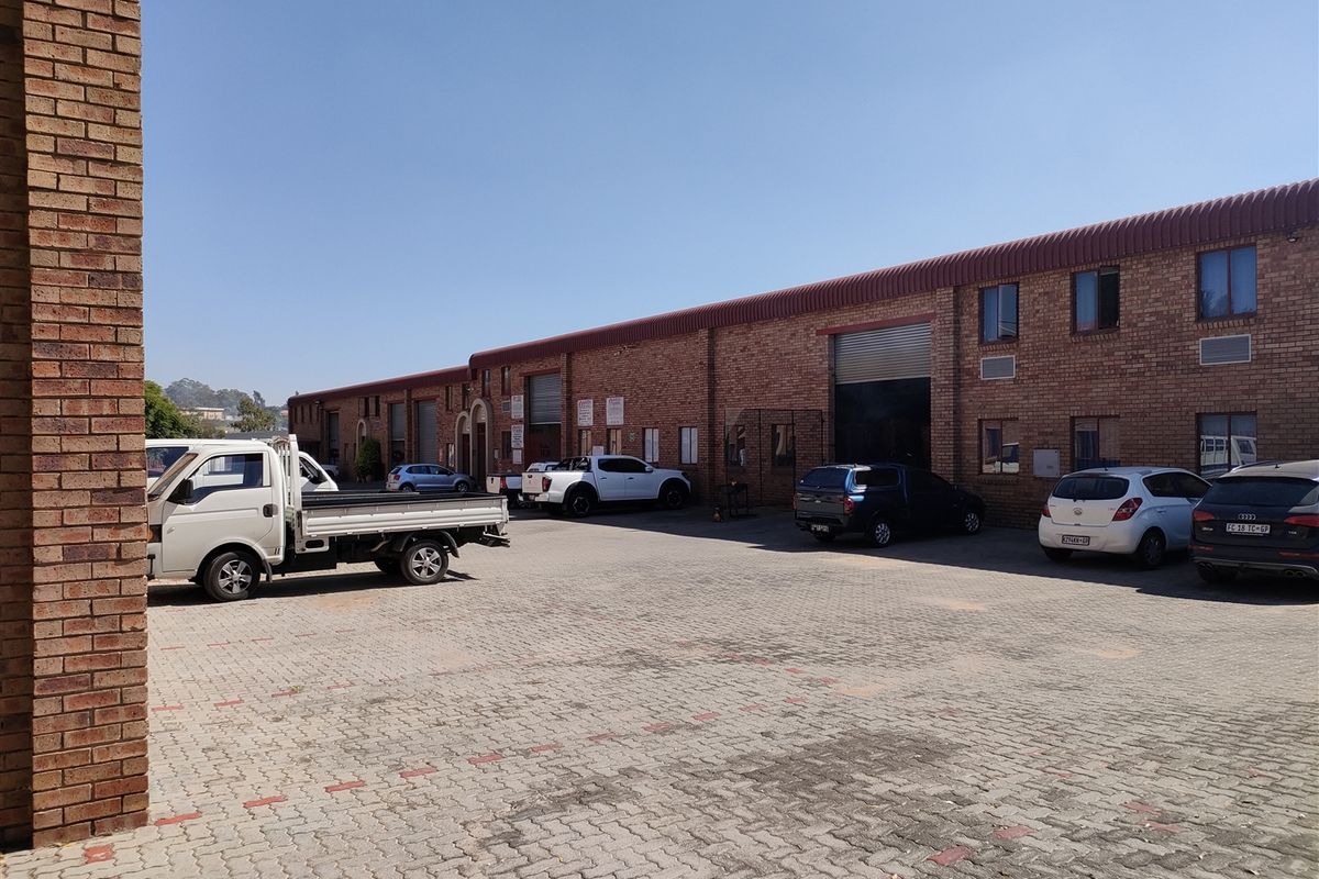 504m2  Warehouse  - TO LEASE - Photo 3