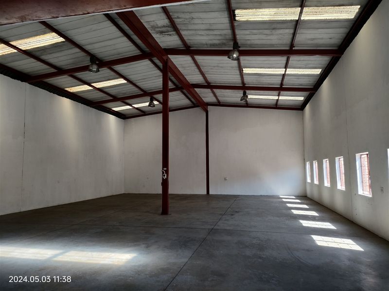 504m2  Warehouse  - TO LEASE - Photo 8