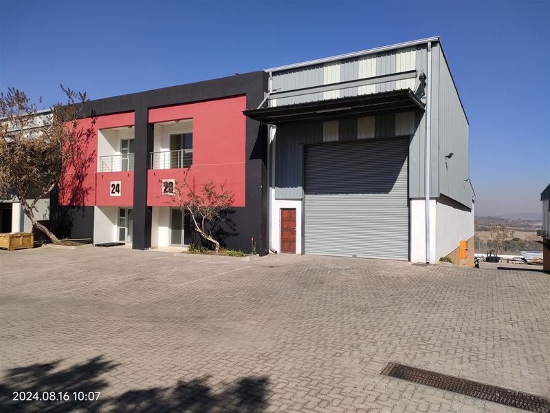 382m2  Warehouse  - TO LEASE - Photo 2