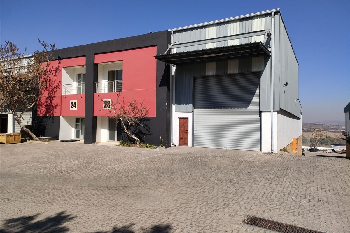 382m2  Warehouse  - TO LEASE - Photo 2