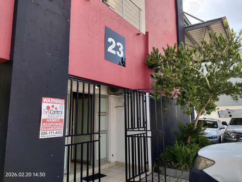 382m2  Warehouse  - TO LEASE - Photo 3