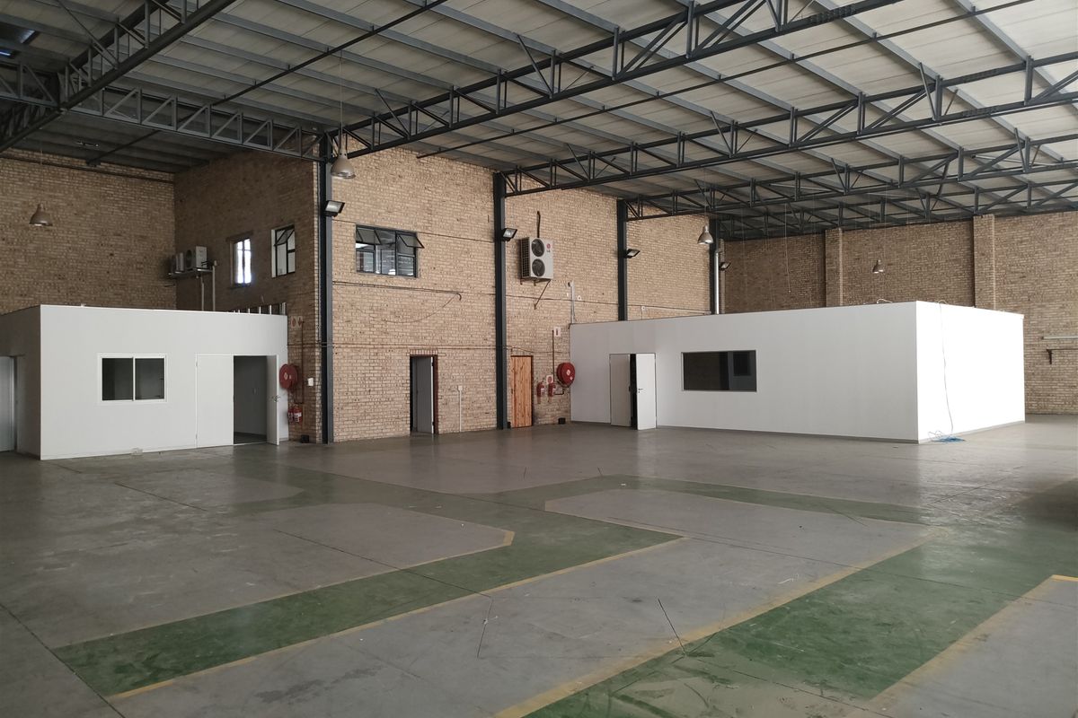 963m2  Warehouse  - TO LEASE or FOR SALE - Photo 5