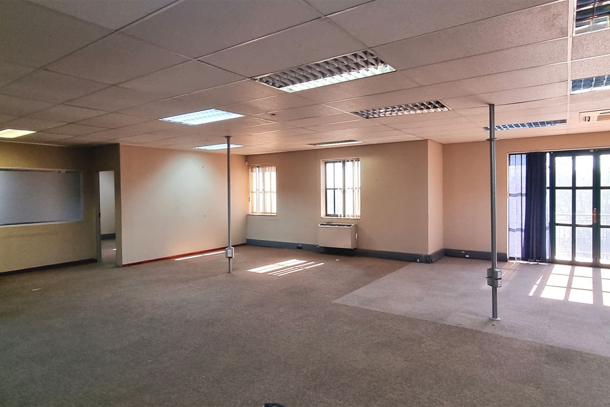 Office space to let in La Rocca Office Park - Photo 4