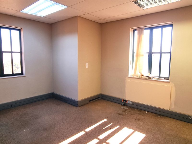 Office space to let in La Rocca Office Park - Photo 8