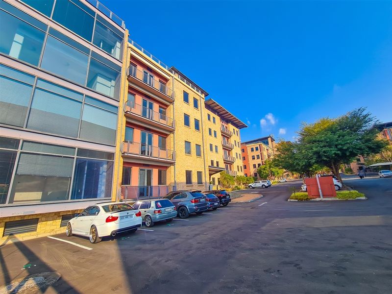 566m2 Modern Office to Let in Constania Kloof - Photo 3