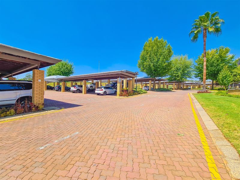 1218m2 Office to Let in Constantia Office Park - Photo 4