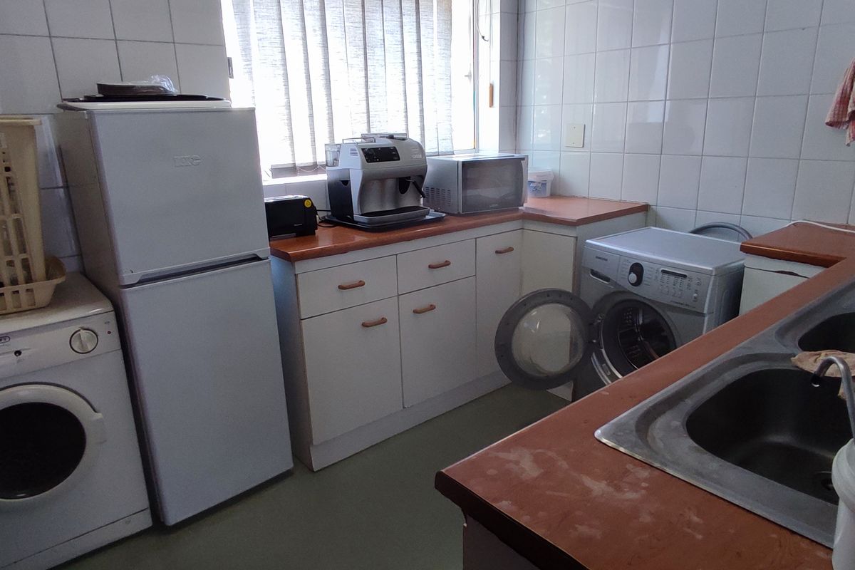 Offices for sale in Parktown - Photo 4