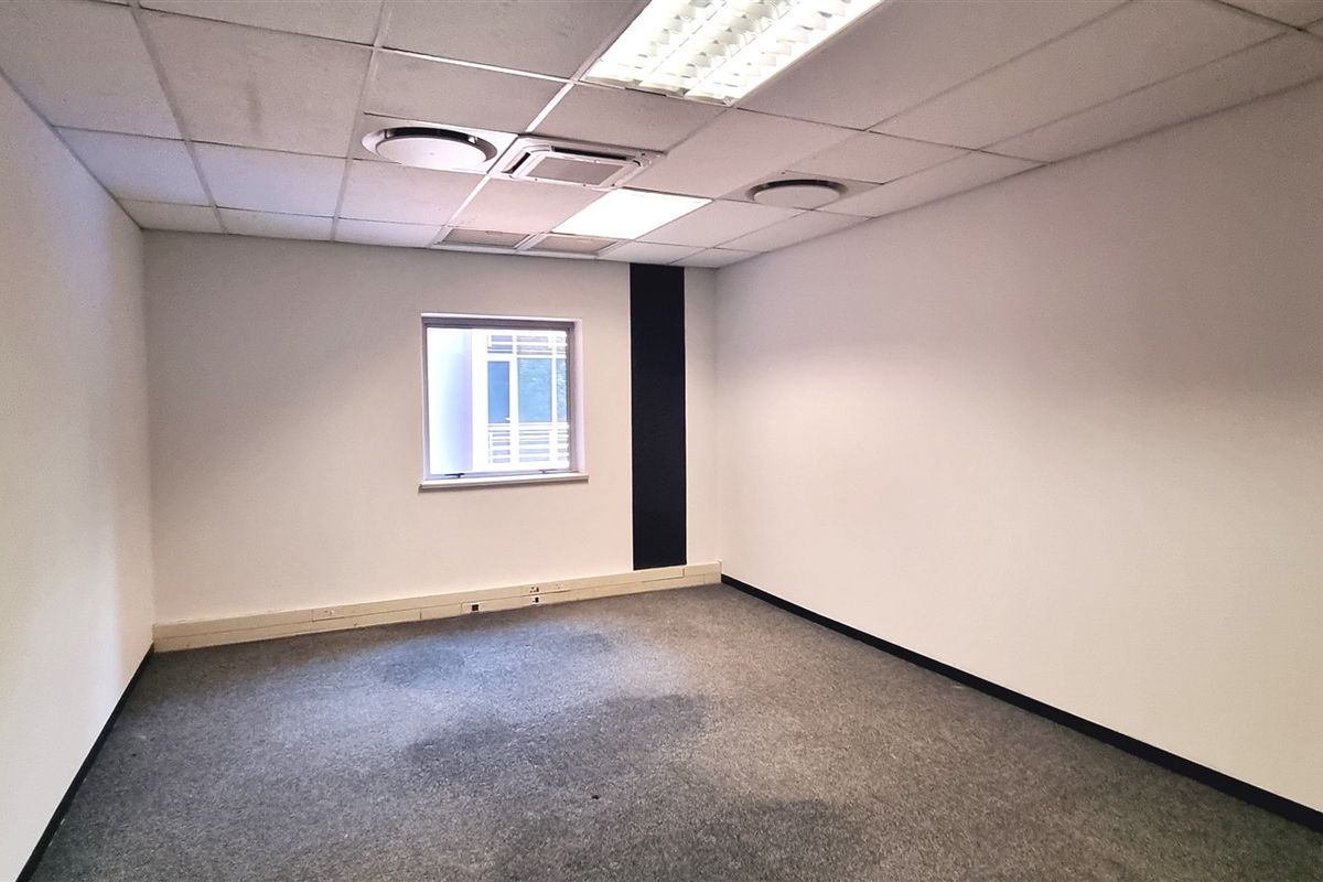 Office space to let on the 1st floor in Bally Oaks Office Park - Photo 4