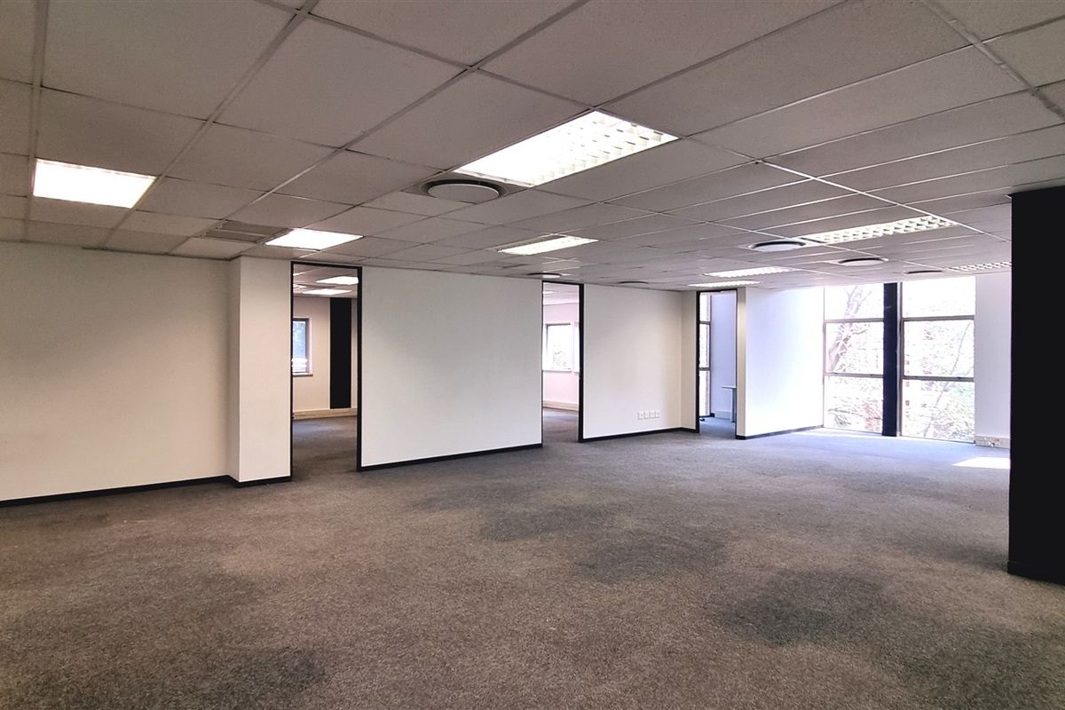 Office space to let on the 1st floor in Bally Oaks Office Park - Photo 3