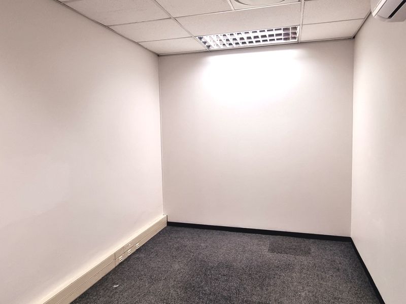 Office space to let on the 1st floor in Bally Oaks Office Park - Photo 7