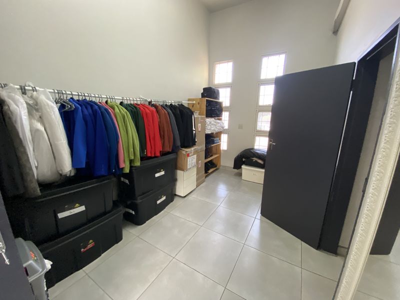 Newly Renovated Unit Available - Photo 9