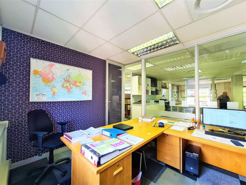 290m2 Modern Office to Let in Fourwys Golf Par - Photo 9