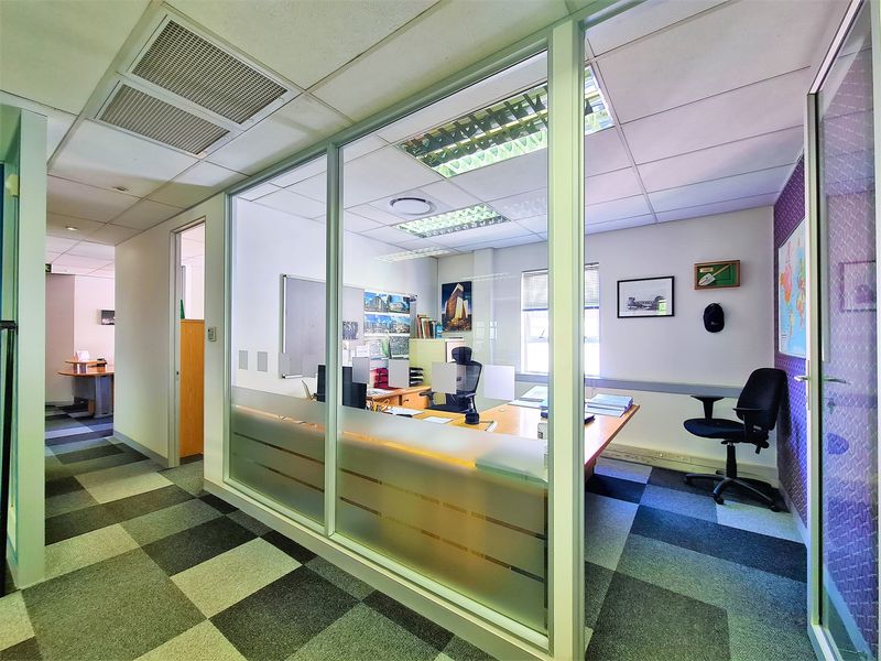 290m2 Modern Office to Let in Fourwys Golf Par - Photo 8
