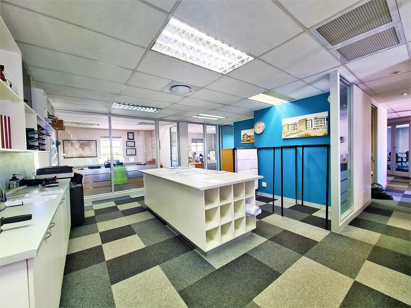 290m2 Modern Office to Let in Fourwys Golf Par - Photo 1