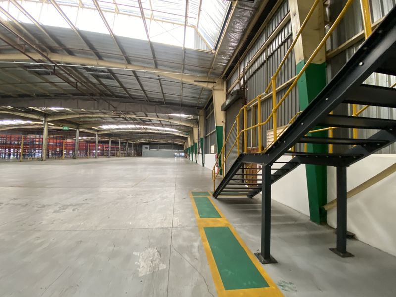 Premium Warehouse and Office Space for Lease in Prime Halfway House Location - Photo 6