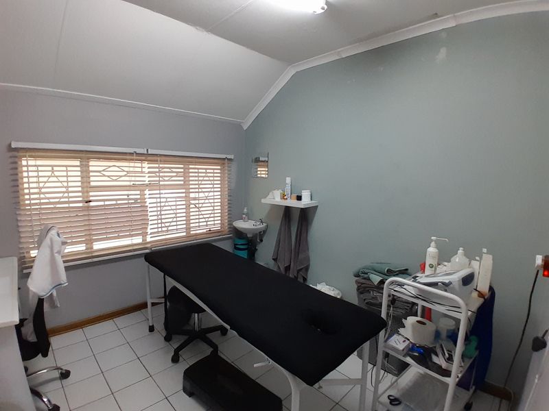 Premium Corner Location - Photo 10