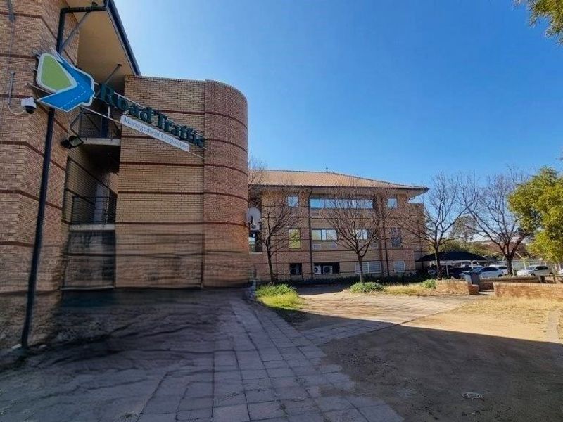 Freestanding Commercial Building For Sale or Rent in Waterfall Office Park – High Exposure on Alland - Photo 7