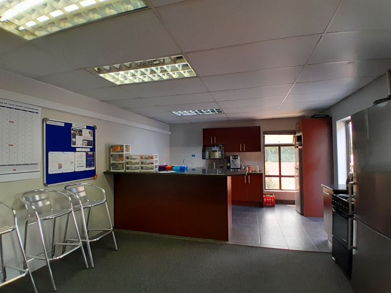 First-Class Building - Photo 6