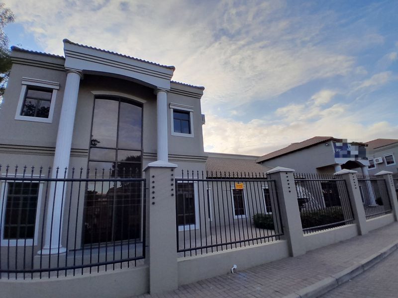 First-Class Building - Photo 1