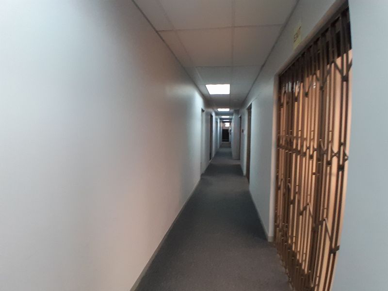 First-Class Building - Photo 10