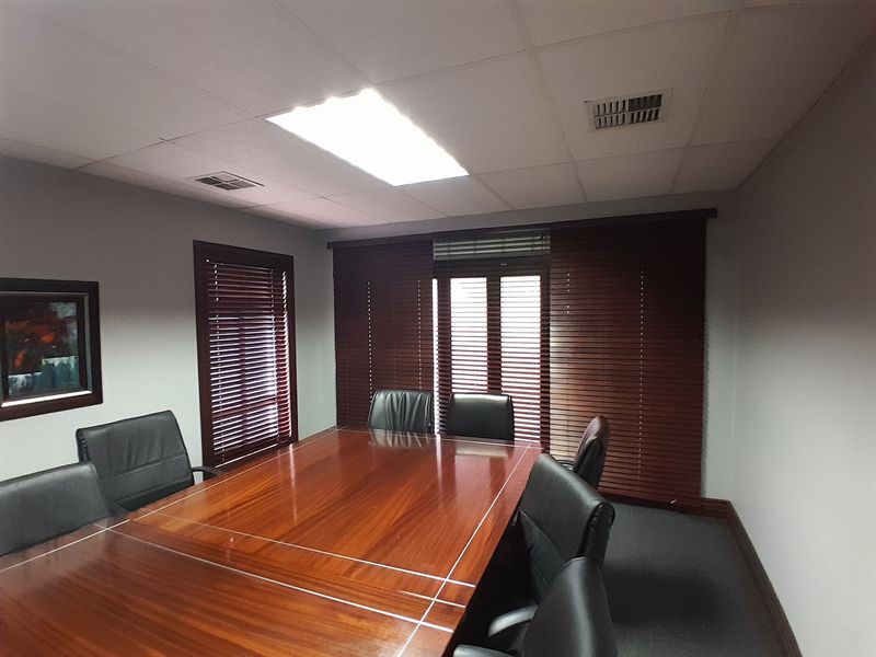 First-Class Building - Photo 3