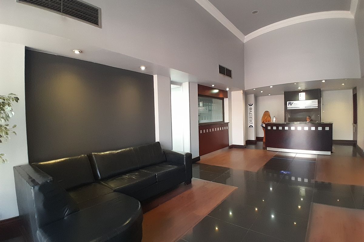 First-Class Building - Photo 4