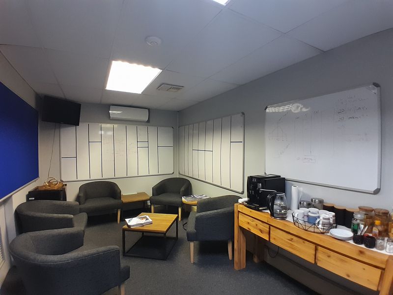 First-Class Building - Photo 5