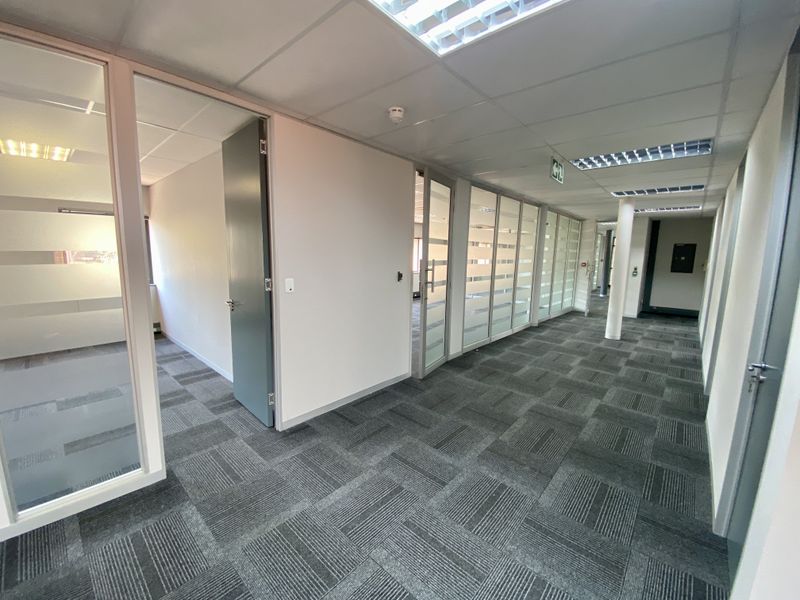 Standalone building, beautiful large offices and smaller warehouse for sale. - Photo 10