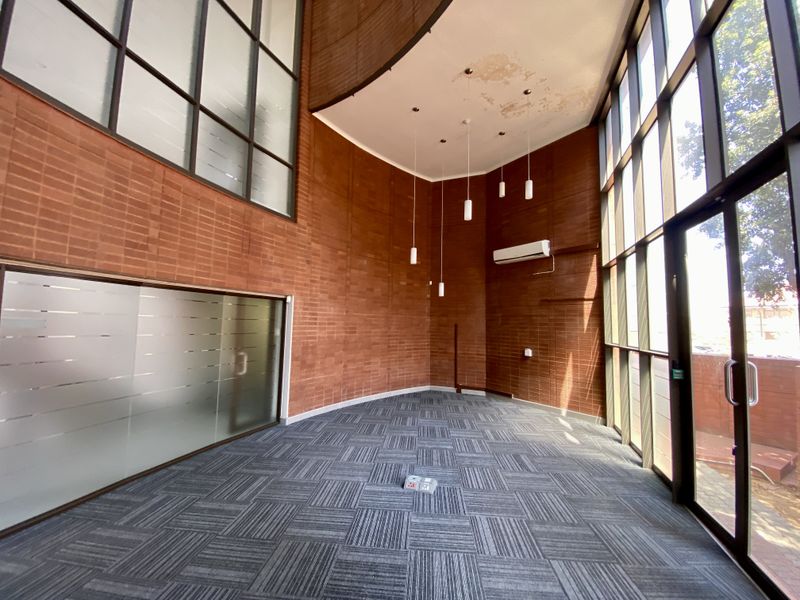 Standalone building, beautiful large offices and smaller warehouse for sale. - Photo 8