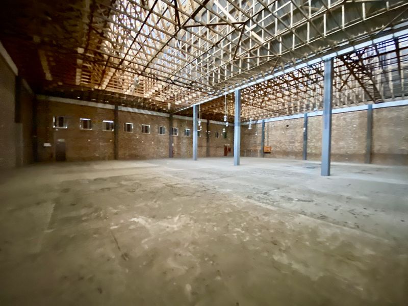 Standalone building, beautiful large offices and smaller warehouse for sale. - Photo 5