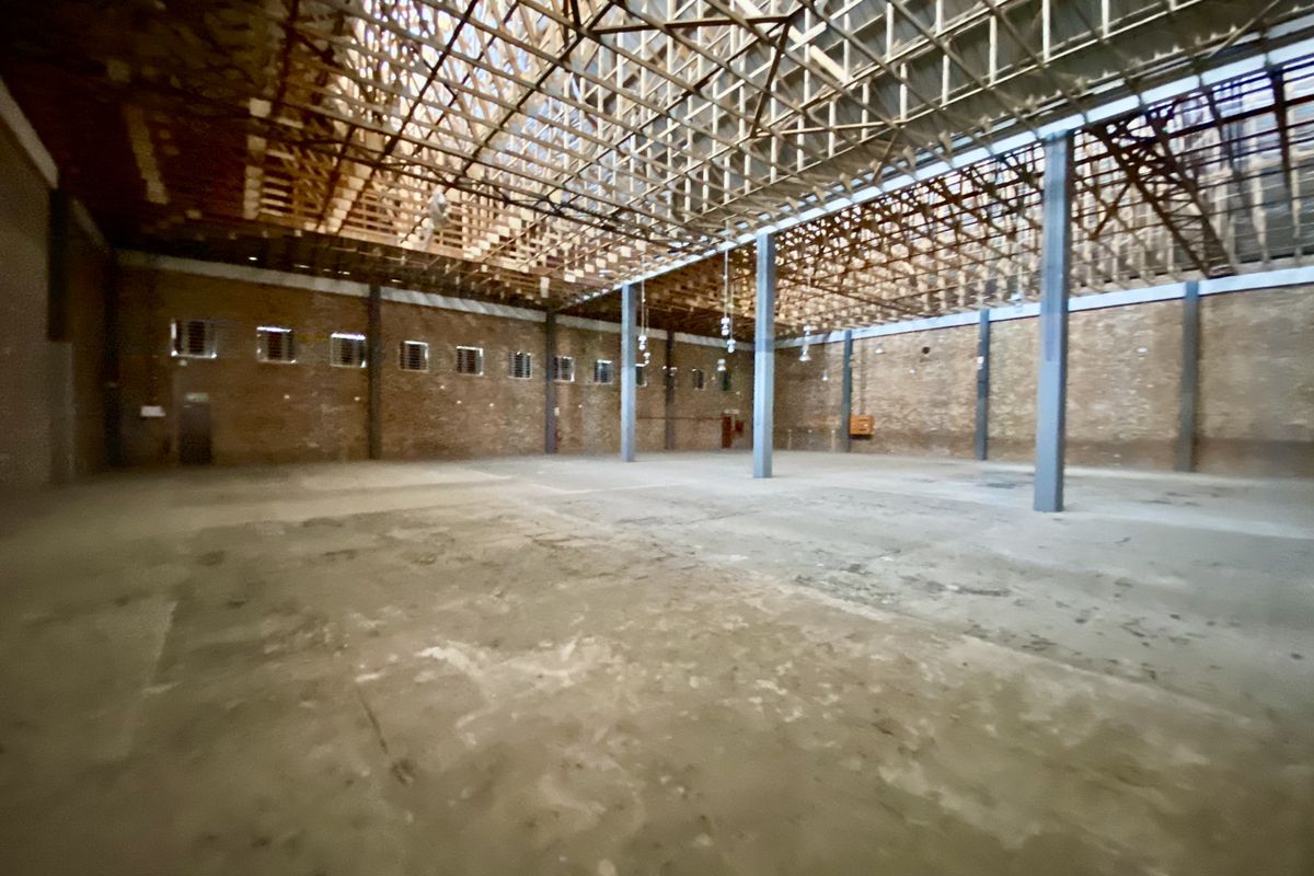 Standalone building, beautiful large offices and smaller warehouse for sale. - Photo 5