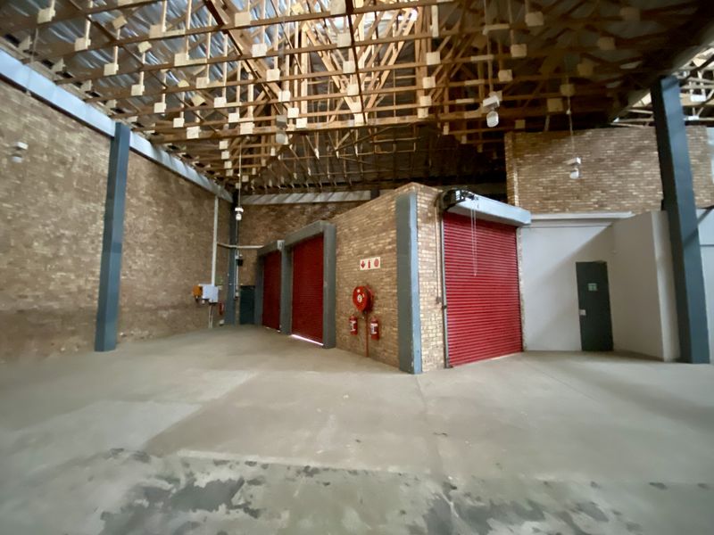 Standalone building, beautiful large offices and smaller warehouse for sale. - Photo 7