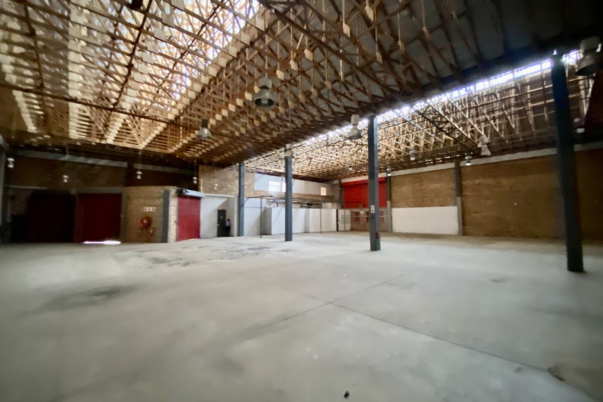 Standalone building, beautiful large offices and smaller warehouse for sale. - Photo 4