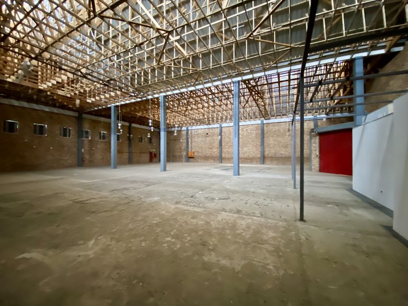 Standalone building, beautiful large offices and smaller warehouse for sale. - Photo 3