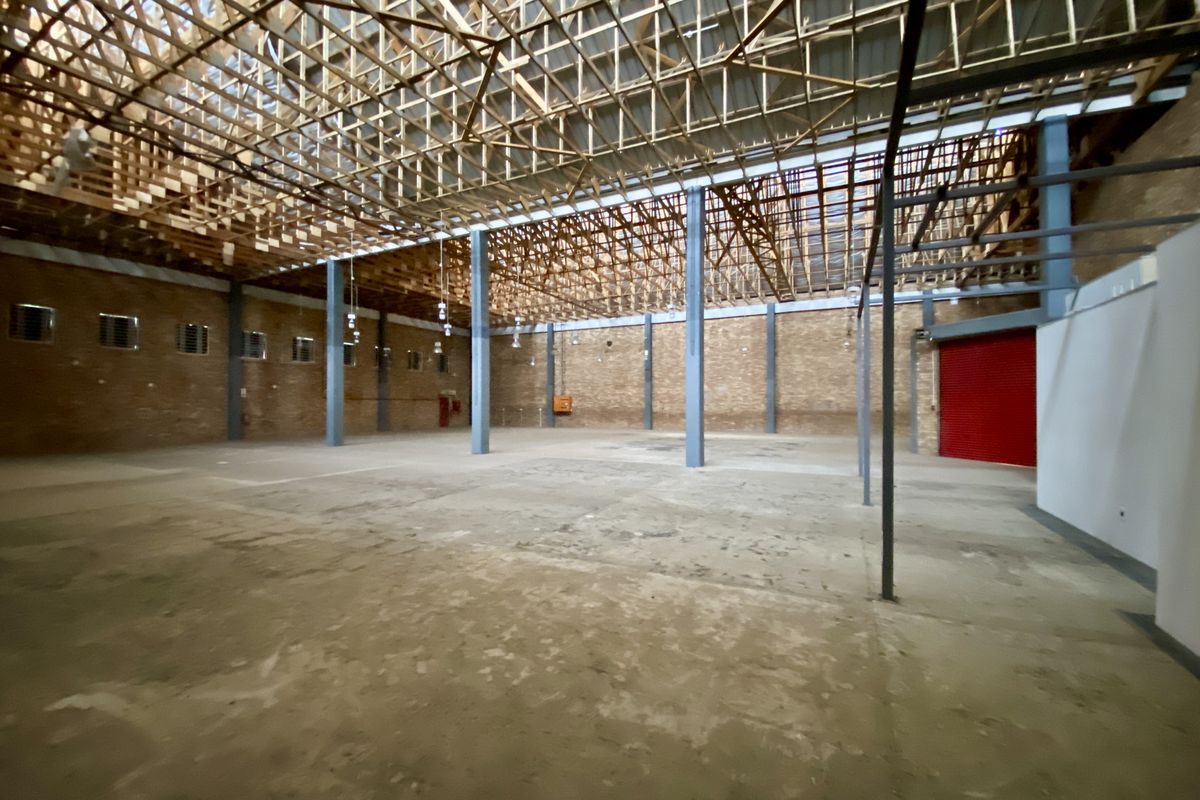 Standalone building, beautiful large offices and smaller warehouse for sale. - Photo 3