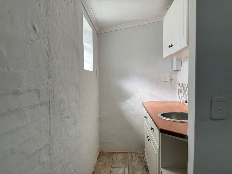 Charming Office Space in Prime Hilton Location - Photo 9