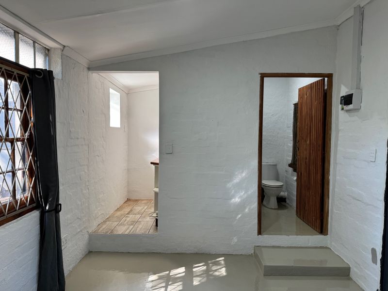 Charming Office Space in Prime Hilton Location - Photo 8