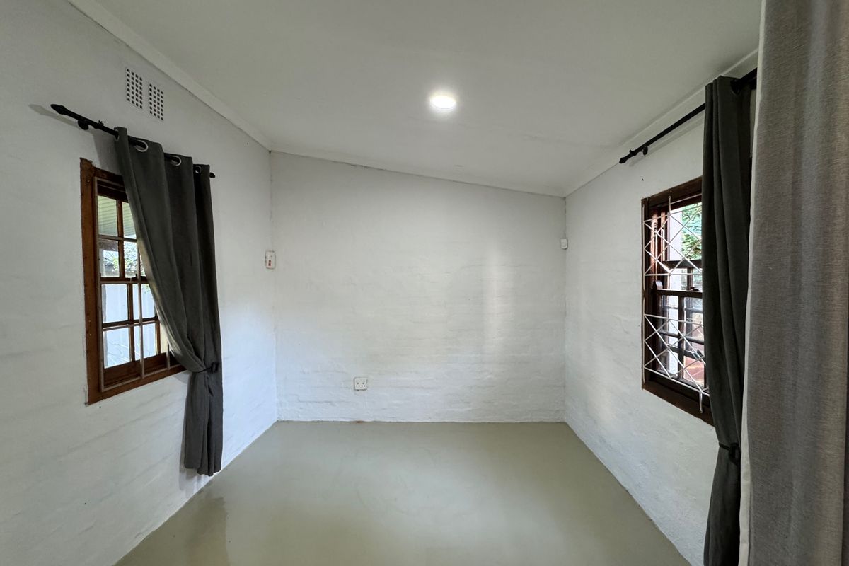 Charming Office Space in Prime Hilton Location - Photo 5