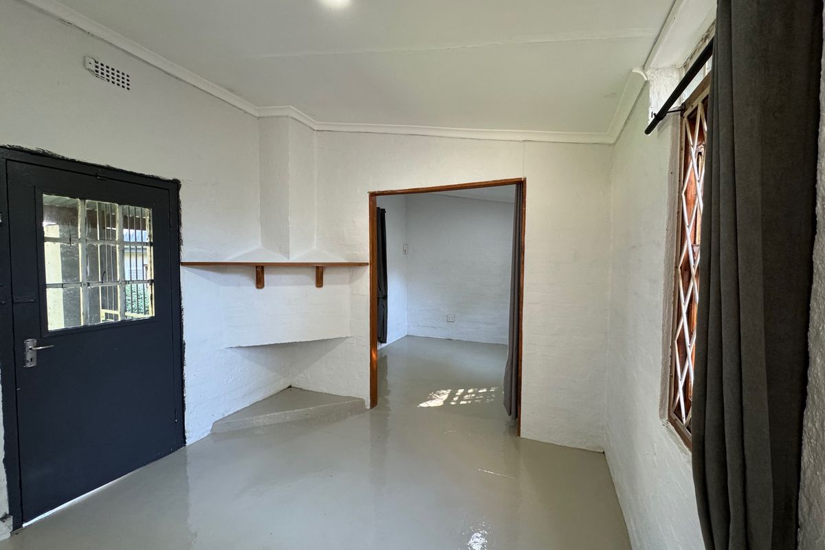 Charming Office Space in Prime Hilton Location - Photo 2