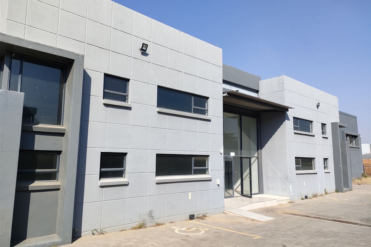 2145m2 warehouse FOR SALE R20m plus vat - Photo 2