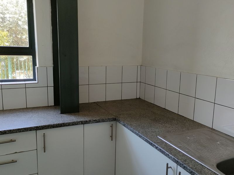 2440m2 warehouse FOR SALE - R22 000 000.00 plus vat - Photo 9