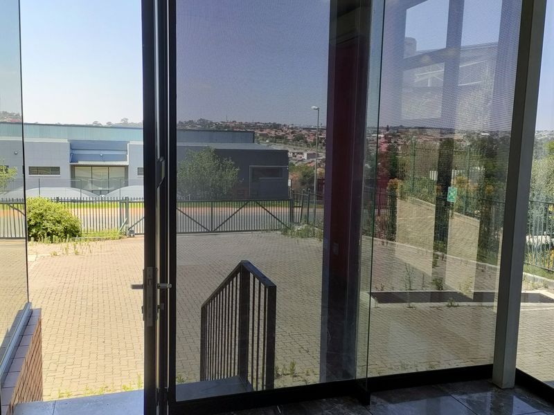 2440m2 warehouse FOR SALE - R22 000 000.00 plus vat - Photo 7