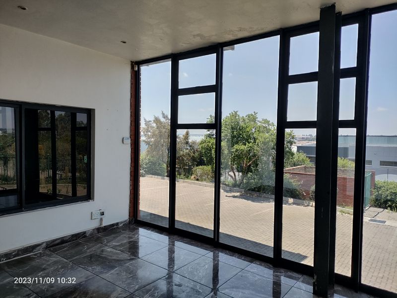 2440m2 warehouse FOR SALE - R22 000 000.00 plus vat - Photo 5